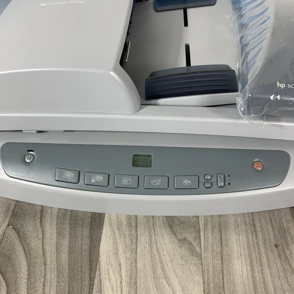 HP Hewlett Packard ScanJet 5590 Flatbed Scanner New‎